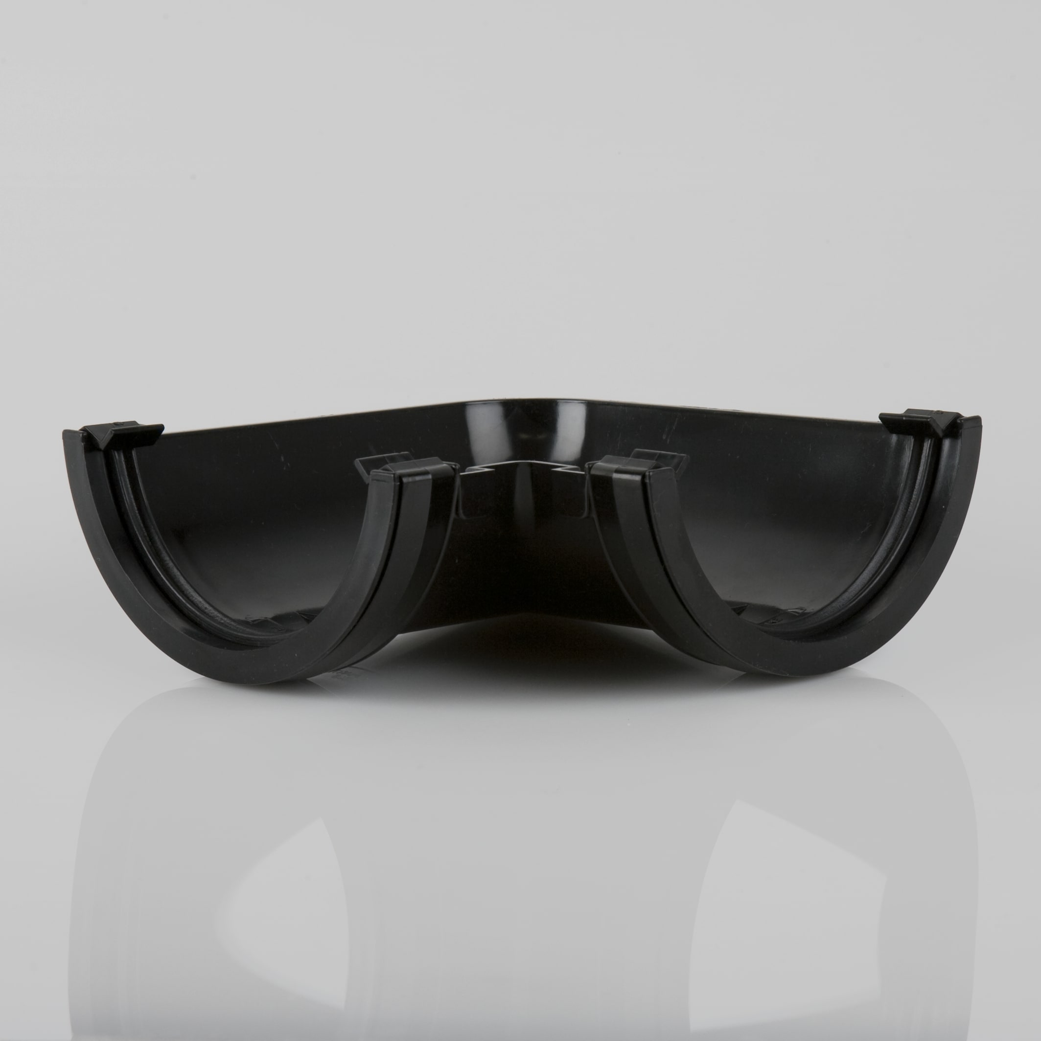 BR048 – 112mm Roundstyle 90° Gutter Angle